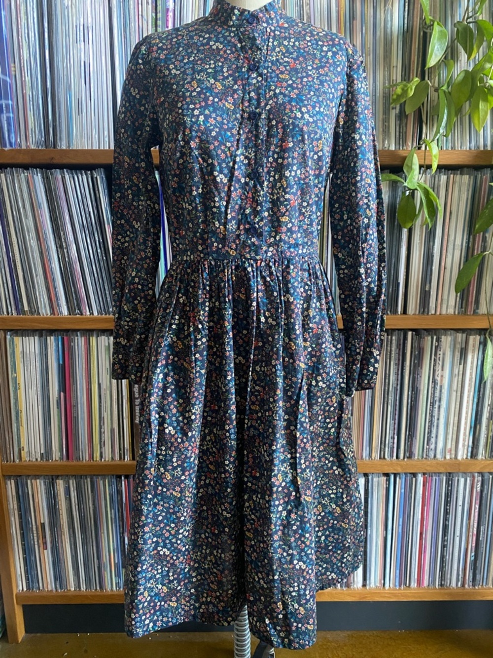 EUC PLUM & PIGEON - Liberty Floral Long-Sleeve Midi Dress in Navy - 4US